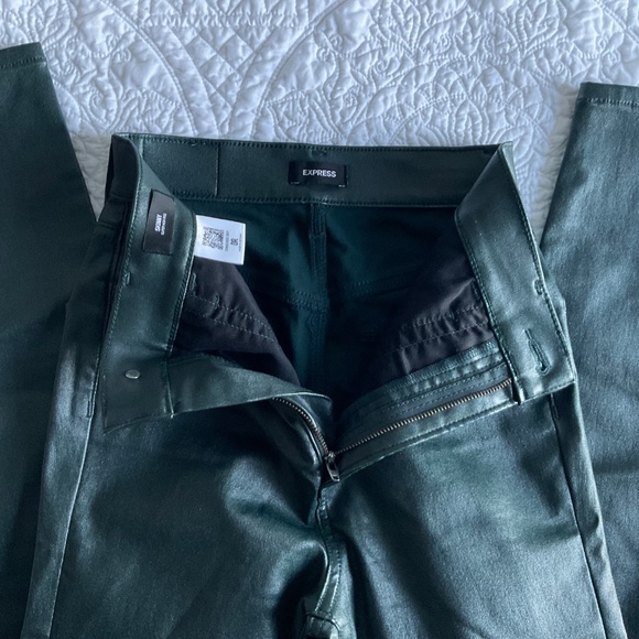 Express Women's Skinny High Rise Faux Leather Hunter Green Pants Size 0 - Picture 2 of 11